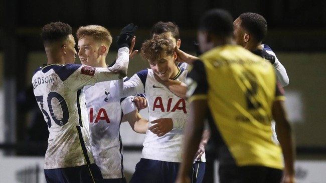 Tottenham Hotspur mengalahkan klub kasta kedelapan Inggris, Marine AFC 5-0 pada babak ketiga Piala FA.