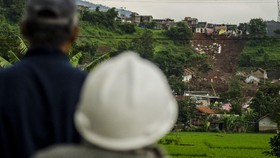 Ratusan Korban Banjir Bandang Flores Timur Belum Ditemukan