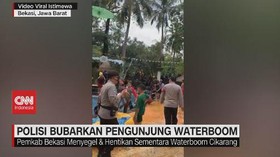 VIDEO: Polisi Bubarkan Pengunjung Waterboom Lippo Cikarang