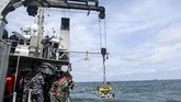 FOTO: ROV Robot Bawah Laut Menyelam Cari Black Box SJ 182 Memasuki hari ketiga operasi pencarian Sriwijaya Air SJ 182 di Kep Seribu, TNI menerjunkan ROV Bawah laut dari KRI Rigel untuk menemukan black box.
