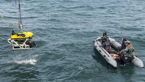 FOTO: ROV Robot Bawah Laut Menyelam Cari Black Box SJ 182
