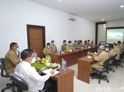 Bupati Anas Cek Kesiapan Penyaluran Bansos Warga hingga Perbaikan Perizinan