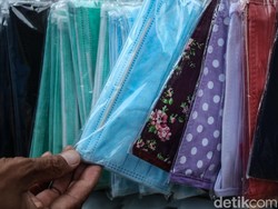 Warga Malaysia Borong Masker Imbas COVID Naik Lagi, RI Bakal Ikut Panic Buying?