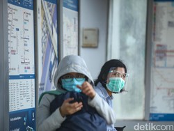 Ramai Pandemi COVID Disebut Bentar Lagi Kelar, RI Kapan Bye-bye Masker?