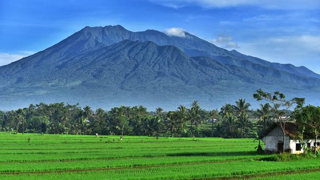 Gubernur Jawa Barat Ridwan Kamil menuturkan ada dua daerah yang masuk zona merah, yakni Kabupaten Bandung Barat dan Kota Tasikmalaya.