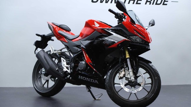 CBR150R telah resmi meluncur di Indonesia pada 12 Januari, dua fitur yang paling dikenali adalah assist/slipper clutch dan upside down.