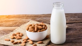 5 Makanan Pereda Rasa Pedas: Kacang hingga Susu