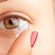 Jangan Sembarangan! Begini 5 Tips Memakai Softlens Agar Mata Gak Perih