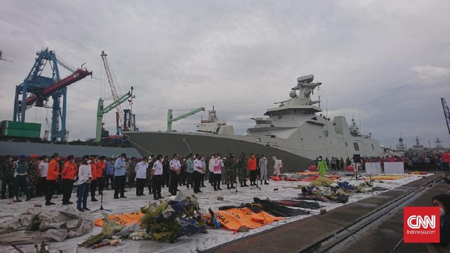 Panglima: Bodi Pesawat Sriwijaya Air Diupayakan Diangkat Panglima TNI Hadi Tjahjanto menyatakan operasi pencarian Sriwijaya Air SJ 182 tetap digelar, termasuk untuk mengangkut bodi pesawat dari bawah permukaan laut.