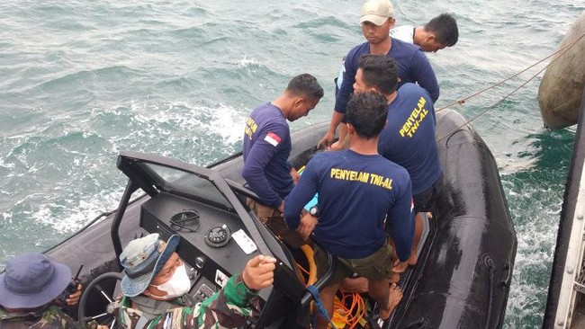 Tim penyelam TNI AL berhasil menemukan black box bagian FDR pesawat Sriwijaya Air SJ 182.