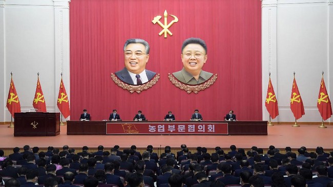 Krisis pangan dan kelaparan bukan hal baru lagi bagi Korut. Tragedi serupa terjadi di masa kepemimpinan Kim Il-sung, Kim Jong-il, hingga kini Kim Jong-un.