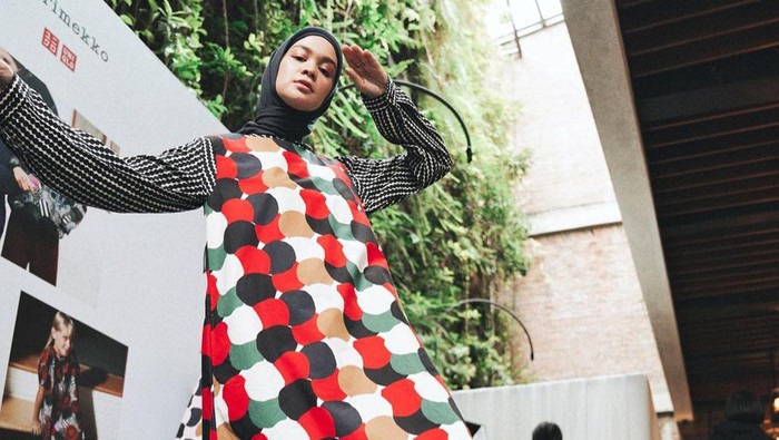 5 Prediksi Fashion Hits Tahun 2021, Main Motif Hingga Head Scraf