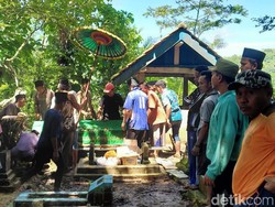 4 Jenazah Korban Kecelakaan Maut Tol Cipali Dimakamkan di Kebumen