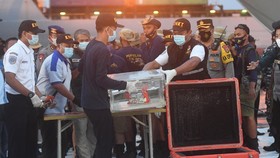 TNI Terjunkan Robot Bantu Cari Posisi Black Box CVR SJ 182