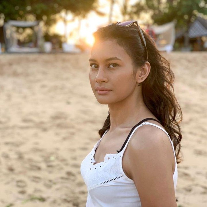 <p>Nama Raihaanun makin dikenal usai membintangi <em>remake</em> film <em>Badai Pasti Berlalu</em> bersama Vino G. Bastian, pada 2007 silam. Bunda masih ingat enggak nih? (Foto: Instagram @raihanuun)</p>