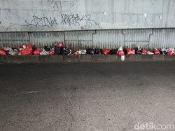 Pemkot Tangsel soal Sampah di Tengah Jalan: Orang Ciputat Susah Diatur