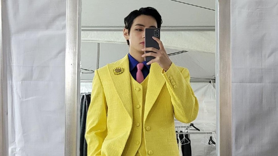 Tampil Serba Kuning, V BTS Dinilai Mirip Kentang Goreng
