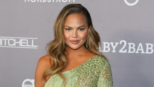 Chrissy Teigen tak tahan menghadapi tingkah netizen. Ia memutuskan hengkang dari Twitter, Rabu (24/3), usai membalas kejulidan mereka.