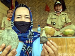 Melihat Perburuan Huntu Gelap Gigi Hiu Purba di Selatan Sukabumi