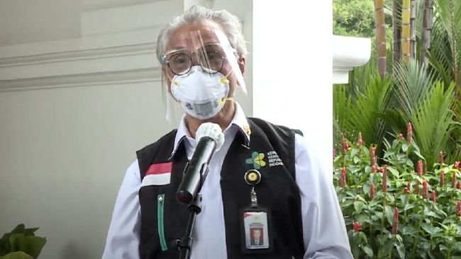 Profesor Abdul Muthalib dipercaya sebagai dokter pertama yang menyuntikkan vaksin corona perdana pada Presiden Jokowi, Rabu (13/1)