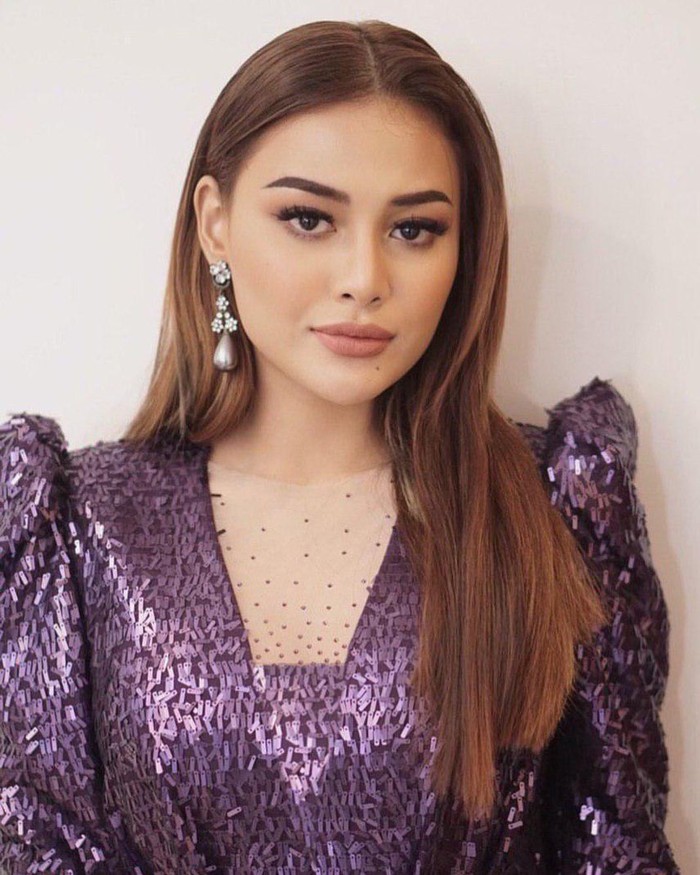 Aurel Hermansyah juga menjadi salah satu artis muda yang perubahan penampilannya sering menjadi sorotan. Semakin langsing dan seksi, kekasih Atta Halilintar ini kini memiliki bentuk bibir yang tampak lebih penuh dan sensual. Ditambah dengan kegemarannya menggunakan makeup bold, penampilan Aurel kini disebut-sebut semakin mirip dengan sang idola, Kylie Jenner. (Foto: instagram.com/aurelie.hermansyah)