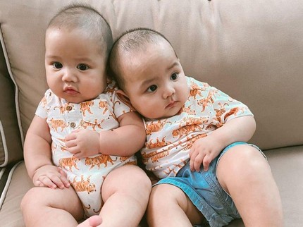 Potret Menggemaskan Anak Cut Meyriska & Citra Kirana Bak Bayi Kembar
