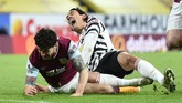 FOTO: Tendangan Voli Pogba yang Bawa Man Utd Gusur Liverpool Gol tendangan voli Paul Pogba membawa Manchester United menang atas Burnley dan menggusur Liverpool dari puncak klasemen Liga Inggris.