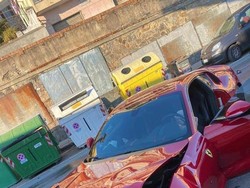 Ferrari Ringsek di Tangan Tukang Cuci Mobil