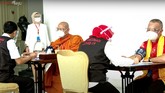 FOTO : Suntik Perdana Vaksin Covid-19 di Indonesia Pemerintah Indonesia memulai rangkaian vaksinasi covid-19 sebagai ikhtiar bangsa untuk keluar dari krisis pandemi covid-19.