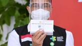 FOTO : Suntik Perdana Vaksin Covid-19 di Indonesia Pemerintah Indonesia memulai rangkaian vaksinasi covid-19 sebagai ikhtiar bangsa untuk keluar dari krisis pandemi covid-19.