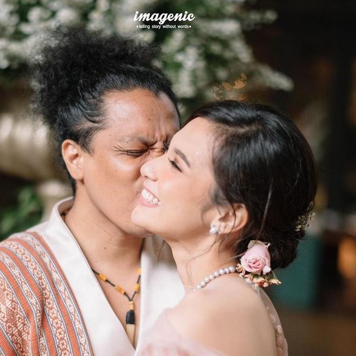 <p>Meski begitu, Arie Kriting juga berdoa agar dirinya bisa menjadi imam yang baik bagi Indah. Yang mana keduanya akan terus bersama dan beriringan membangun rumah tangga.<br /><br />"Semoga saya bisa selalu menjadi imam yang baik bagi Nona. Yang bersama-sama sejalan sejalan untuk meniti kehidupan di dunia ini," ungkapnya. (Foto: dok. Imagenic)</p>