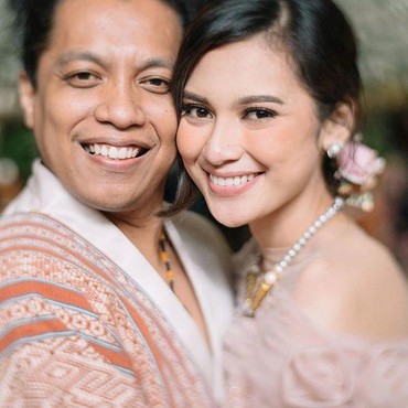 6 Foto Pernikahan Indah Permatasari dan Arie Kriting yang Tak Direstui