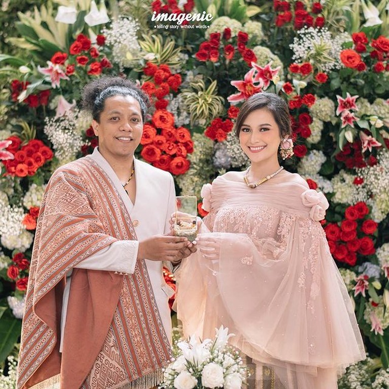 Indah Permatasari Pernikahan Indah Permatasari dan Arie Kriting