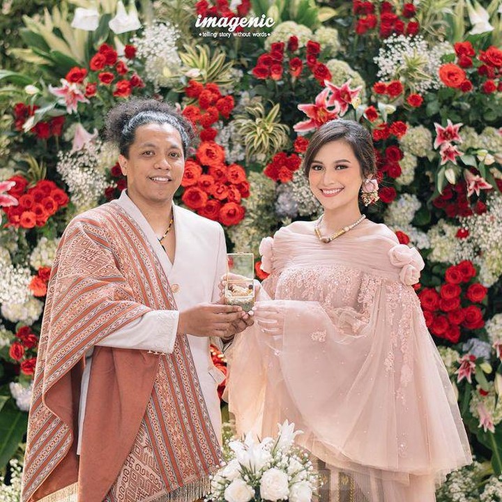 <p>Dalam prosesi sakral tersebut, pasangan suami istri tersebut tak mengantongi restu dari ibunda Indah, Nursyah. (Foto: dok. Imagenic)</p>