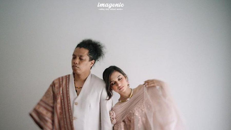 Indah Permatasari Pernikahan Indah Permatasari dan Arie Kriting