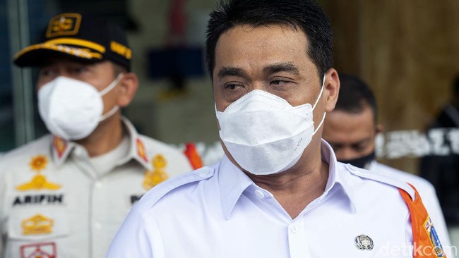 Riza mengatakan pada prinsipnya tetap melaksanakan tugas sebagai wakil gubernur sampai Oktober dengan sebaik-baiknya.