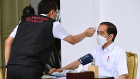 Jokowi Minta Waspadai Ancaman Varian Omicron, Sudah di Negeri Jiran