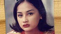 <p>Kini, Mona Ratuliu dan Indra Brasco sudah dikaruniai empat anak. Nah, di foto ini, banyak yang bilang Mona mirip putri sulungnya, Davina Shava Felias atau akrab disapa Mima. Menurut Bunda? (Foto: Instagram @monaratuliu)</p>
