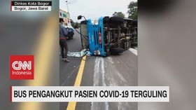 VIDEO: Bus Pengangkut Pasien Covid-19 Terguling
