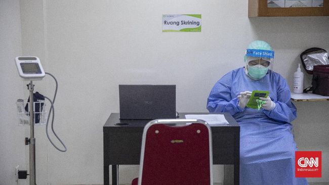 Vaksinasi Covid-19 Digelar Serentak di Daerah Hari Ini Menkes Budi Gunadi Sadikin telah meminta jajaran pemda menyiapkan orang-orang prioritas mereka yang akan divaksin, salah satunya jajaran tenaga kesehatan.