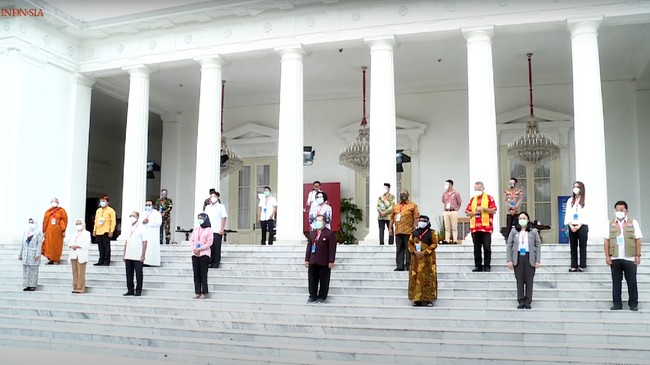 Jokowi menyampaikan terima kasih kepada pengusaha hingga buruh yang sudah ikut vaksinasi corona perdana bersamanya pada Rabu (13/1).