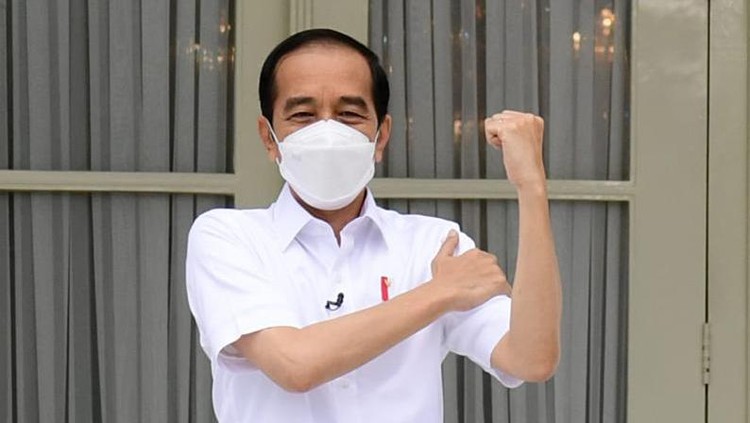Presiden Jokowi setelah disuntik vaksin Corona