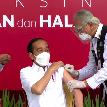Presiden Jokowi Resmi Disuntik Vaksin Covid-19 Pertama di Indonesia
