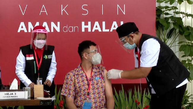 Selebritas Raffi Ahmad mengaku siap untuk menerima vaksinasi Covid-19 tahap kedua, seperti yang akan dilakukan Presiden Joko Widodo hari ini, Rabu (27/1).