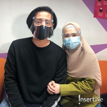 Alasan Roger Danuarta dan Cut Meyriska Siap Disuntik Vaksin Covid-19