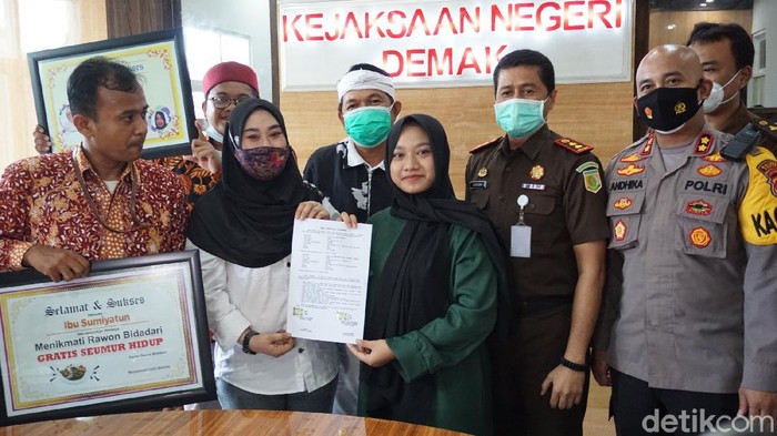 Seorang anak, A (19) sempat polisikan ibu kandungnya, S (36), di Demak. Sang anak akhirnya mencabut laporan polisi, Rabu (13/1/2021).