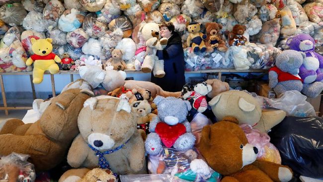 Puluhan ribu boneka beruang atau teddy bear 'hibernasi' di dalam gudang di sebuah desa kecil di Hungaria timur, hingga pandemi Covid-19 mereda.