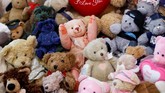 FOTO: Mengintip 20 Ribu Teddy Bear 'Hibernasi' saat Pandemi Lebih dari 20 ribu boneka beruang atau teddy bear 'hibernasi' di gudang di sebuah desa kecil di Hungaria timur, hingga pandemi virus corona Covid-19 mereda.