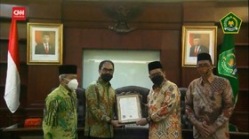 VIDEO: Kemenag Serahkan Sertifikat Halal Vaksin Sinovac