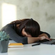 7 Tips Sederhana Mengusir Rasa Kantuk saat Bekerja